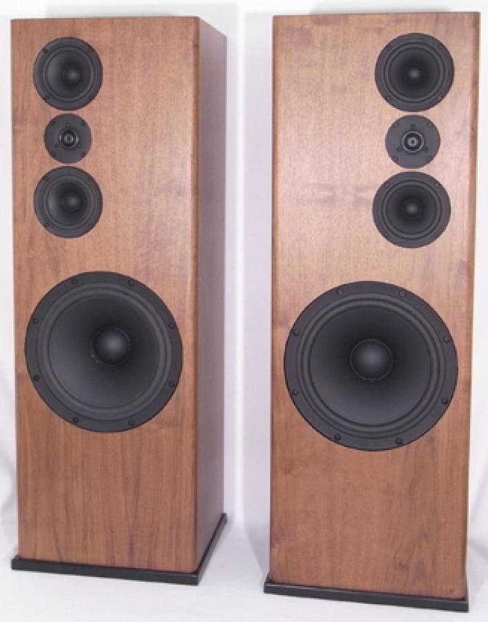 Photo of SB12.3 kit in cabinets supplied by Lee Taylor (NLA)